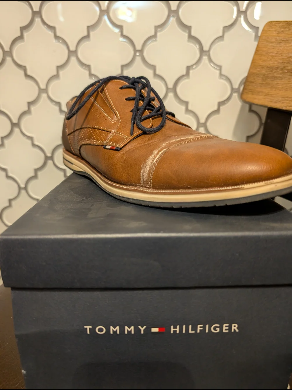 Tommy Hilfiger Men’s Brown Leather Lace-Up Dress Shoes